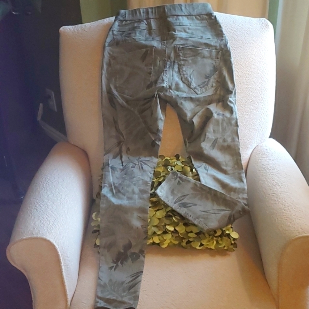 NWT Hue Green Leaf Leggings-Size Xs - Picture 2 of 3
